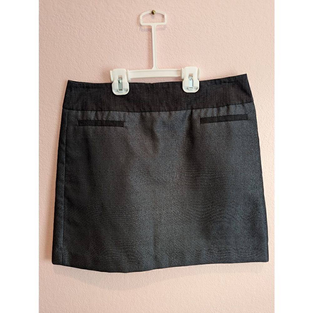 Loft, size 8 two tone blue skirt